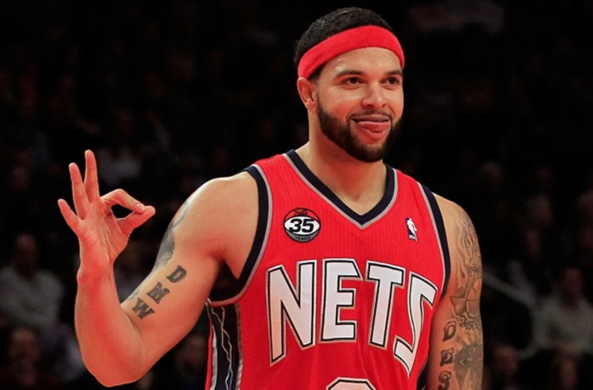 The Brooklyn Nets really, really wanted to wish Deron Williams a happy  birthday