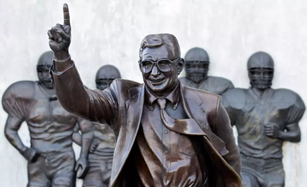 Penn State Students Protecting Paterno Statue