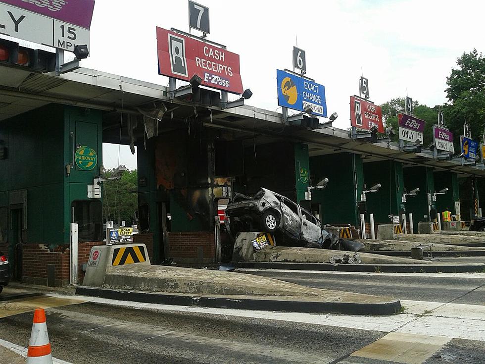 Car Hits Parkway&#8217;s Bergen Toll Plaza [PHOTO]