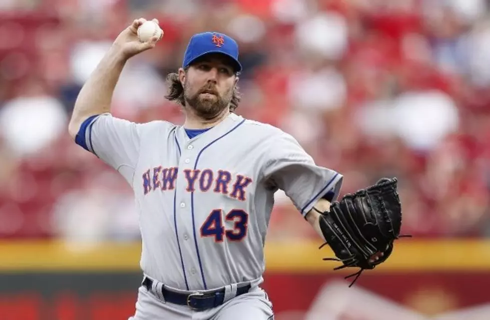 Dickey Allows Three Homers in Mets’ Loss to Reds
