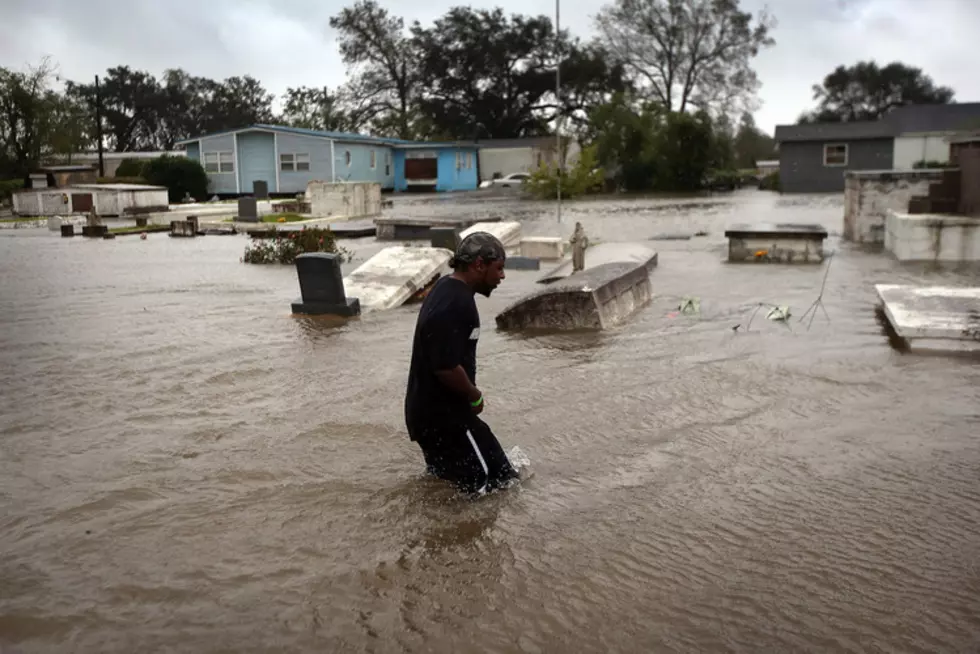 Crews Breaching Stressed Louisiana Levee [VIDEO]