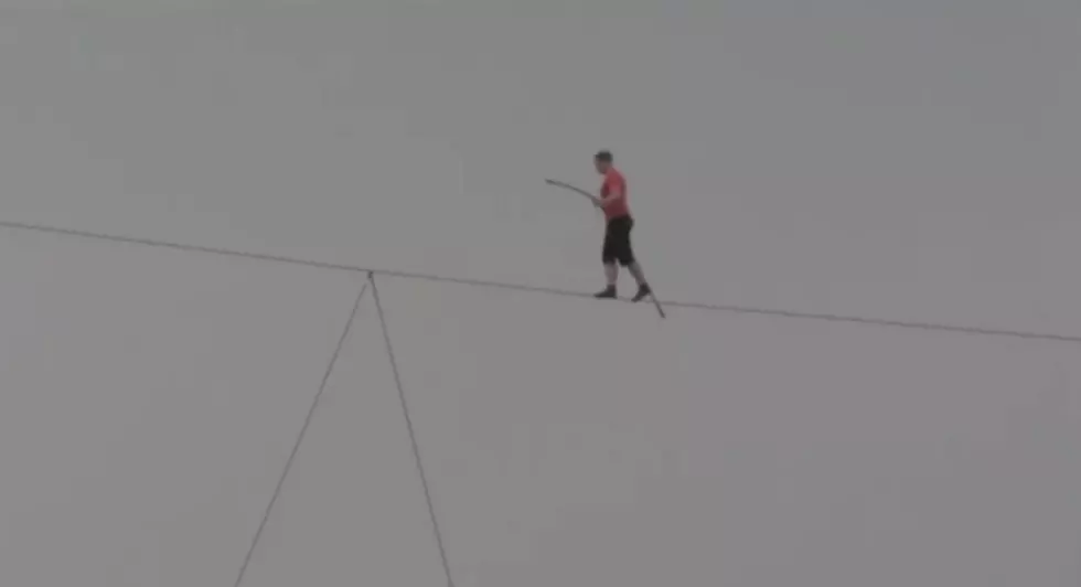 Wallenda Walks Tightrope Over Atlantic City [VIDEO]