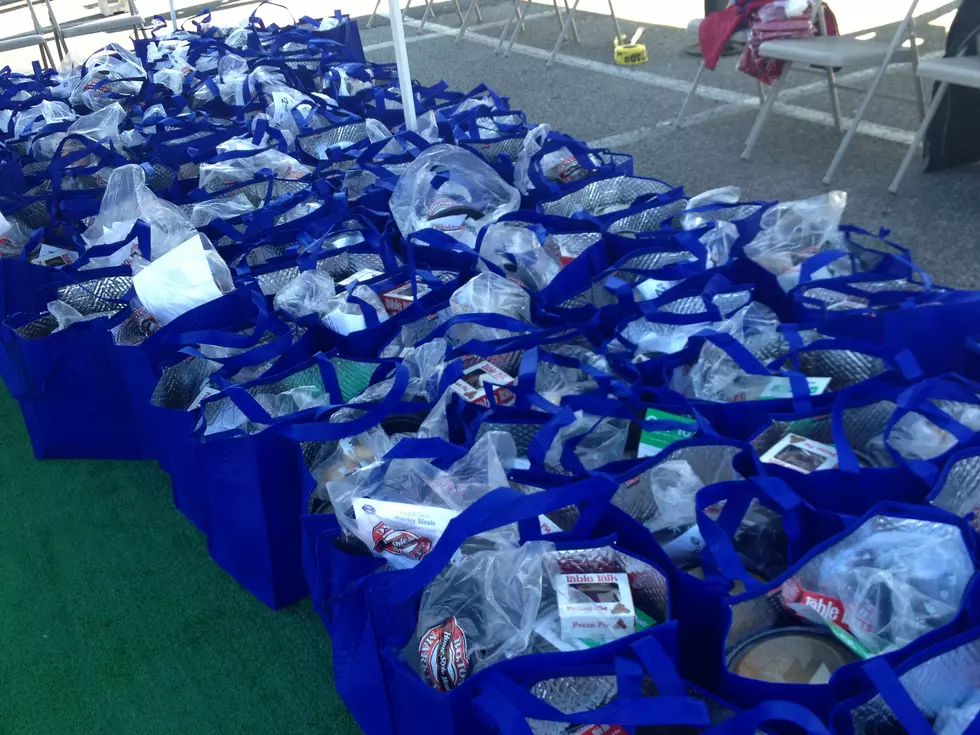 Governor Christie Packs, Distributes Thanksgiving Meals To Storm Victims [VIDEO]