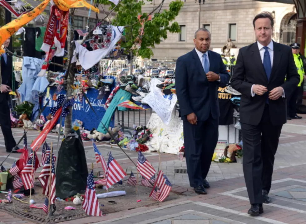 British PM Cameron Visits Boston Marathon Memorial [VIDEO]