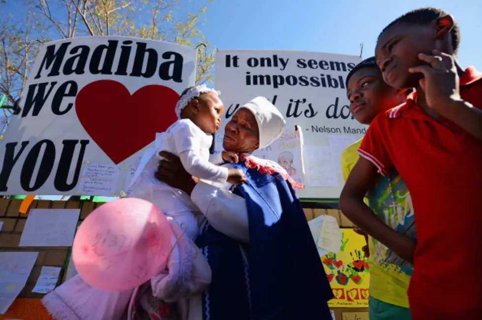 South Africans Sing, Pay For Mandela [VIDEO]