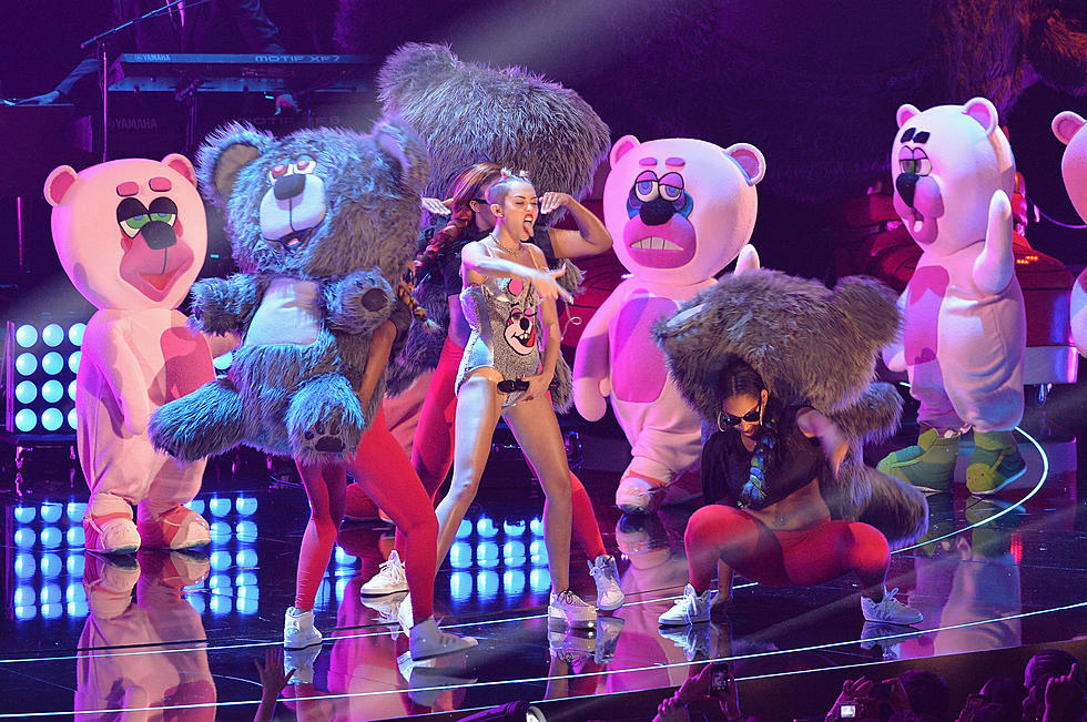 Miley Cyrus 2013 MTV VMA Performance [VIDEO]