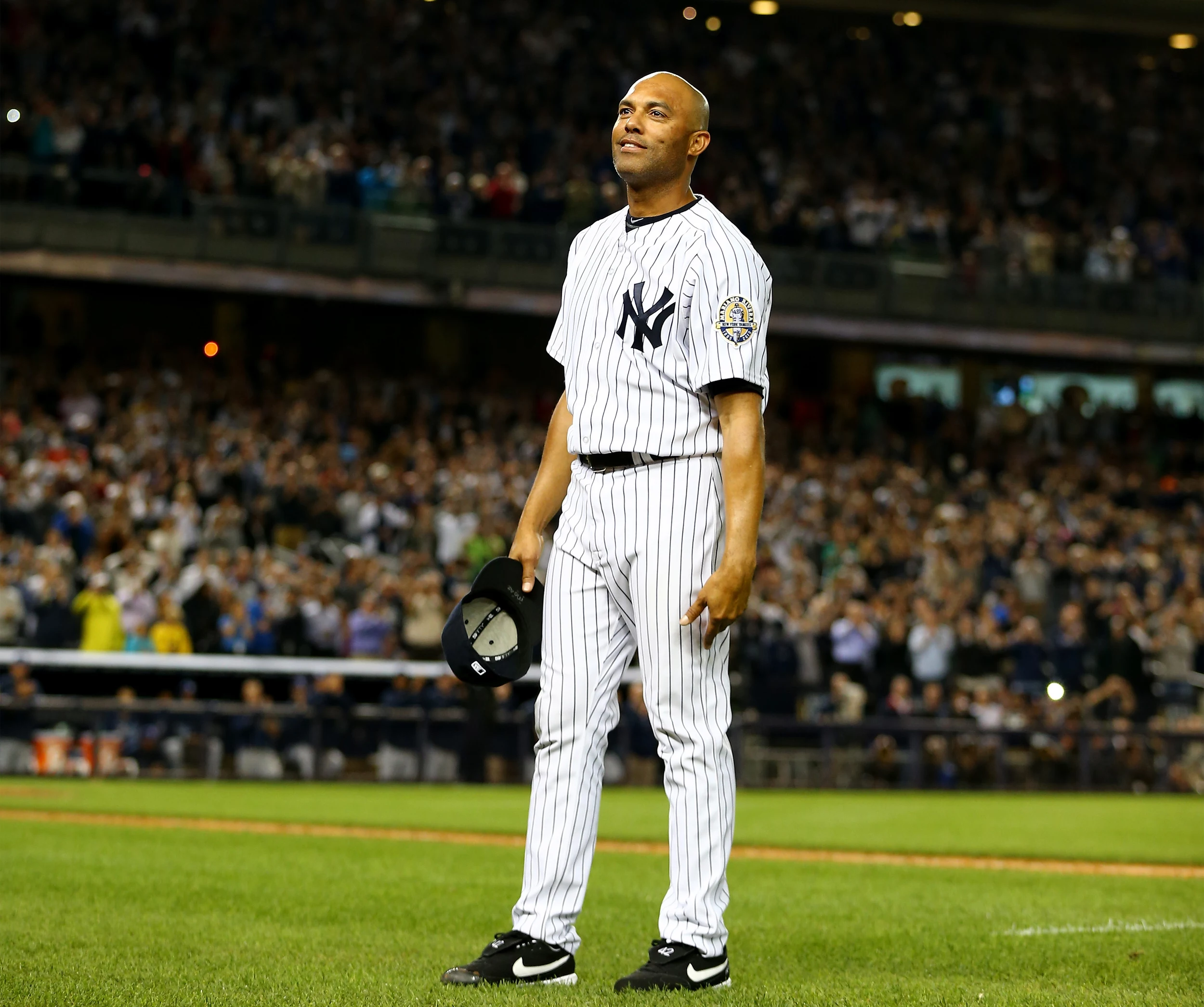 Mariano Rivera bids emotional farewell at Yankee Stadium