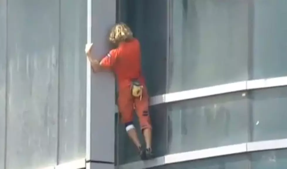 Guy Climbs 879 Foot Building With No Harness [VIDEO]