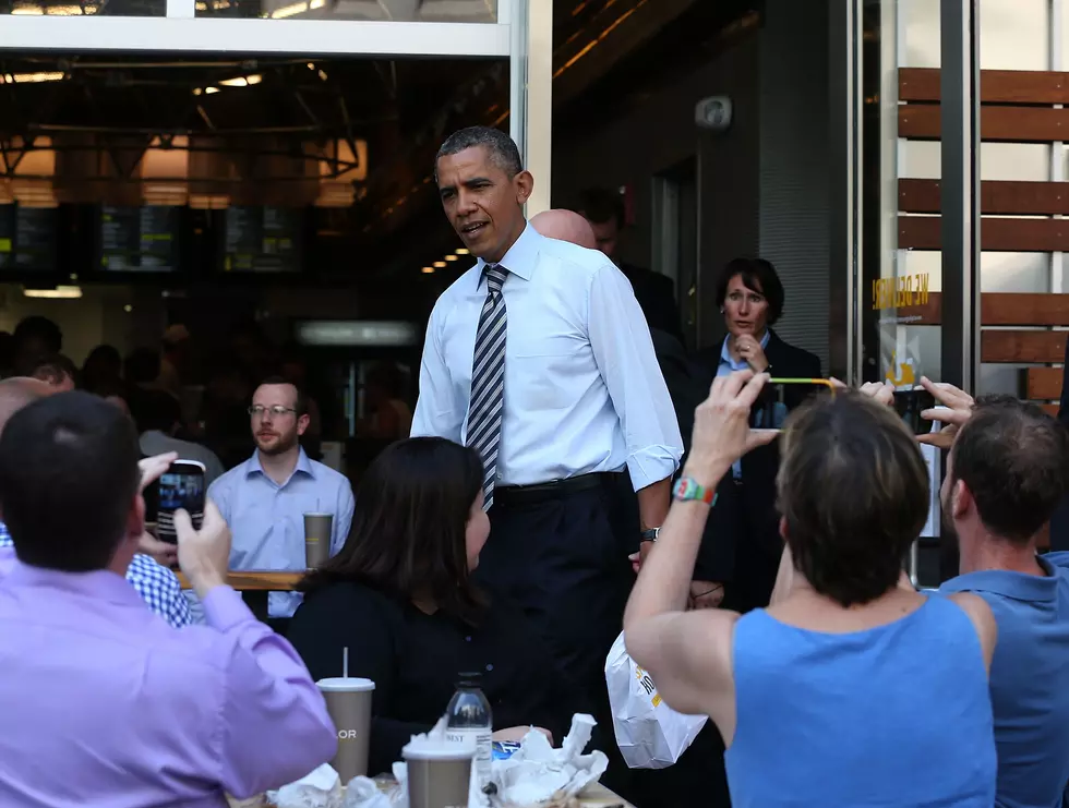 Obama, Biden Take a Rare Stroll for Lunch [VIDEO]