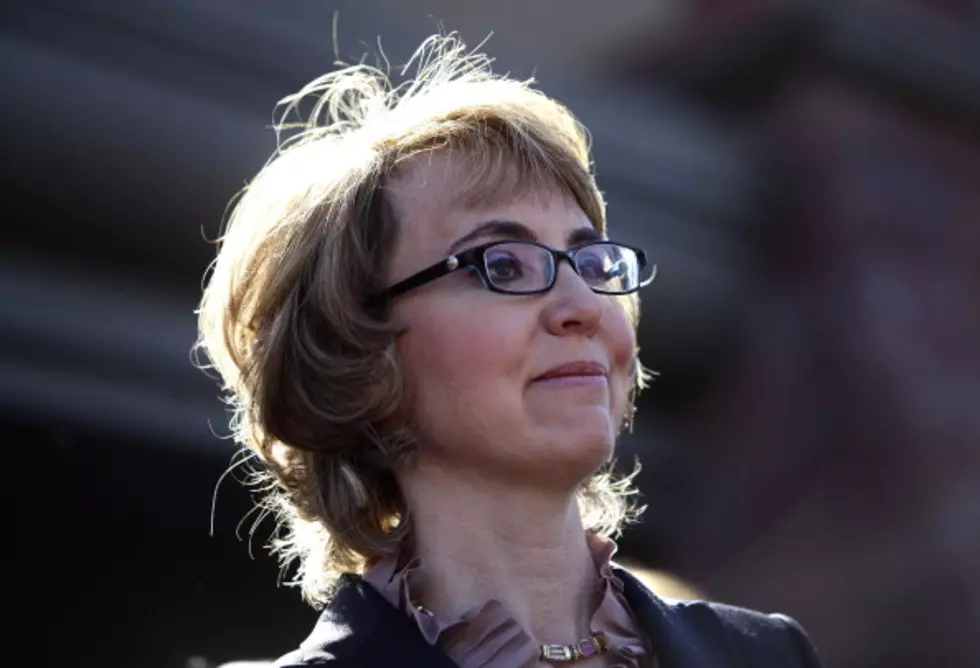Giffords Completes Skydive on Shooting Anniversary