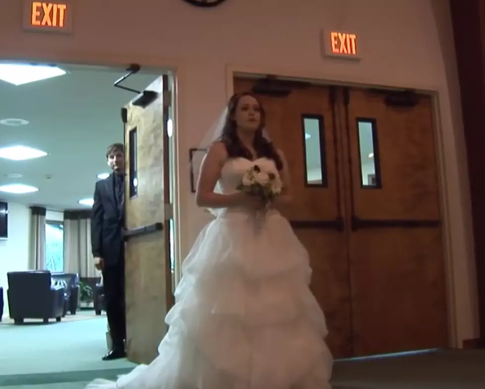 Bride Sings ‘Look at Me’ Down the Aisle [VIDEO]