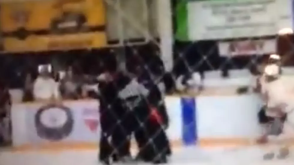 Hockey Referee Breaks 12-Year Old&#8217;s Wrist During Fight [VIDEO]