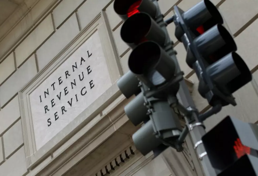 IRS failed to do background checks on contractors