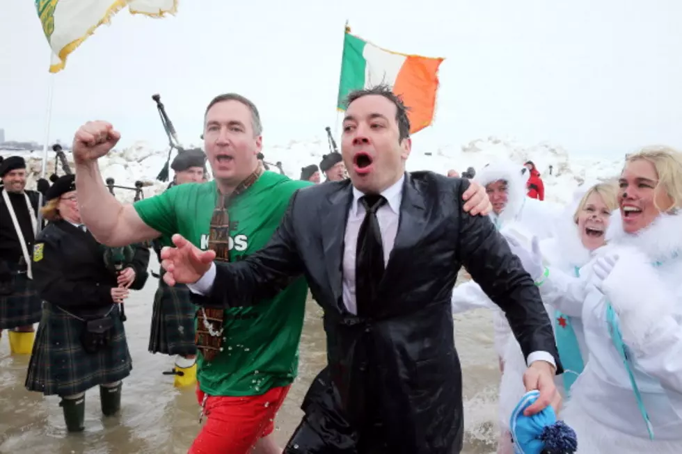 Jimmy Fallon, Chicago Mayor Take a Chilly Dip