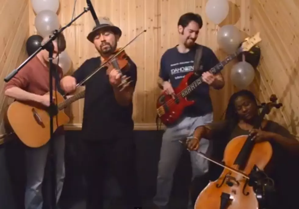 A Great Acoustic Version of ‘Happy’ by Pharrell Williams [VIDEO]