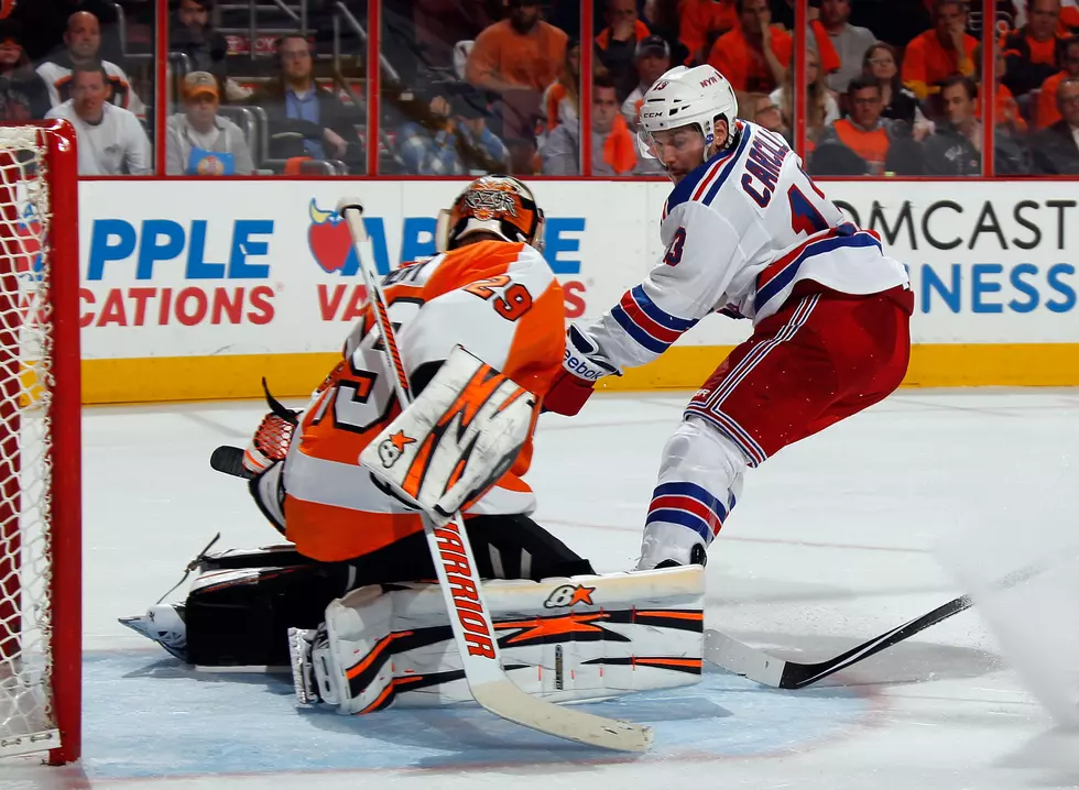 Daniel Carcillo Stares Down Flyers Fan After Goal [VIDEO]