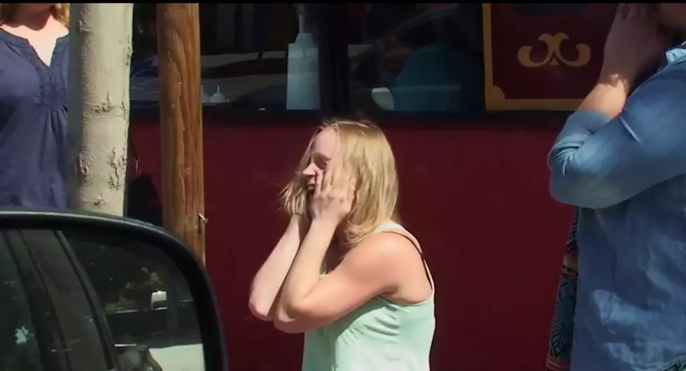 Waitress Gets the Ultimate Surprise [VIDEO]