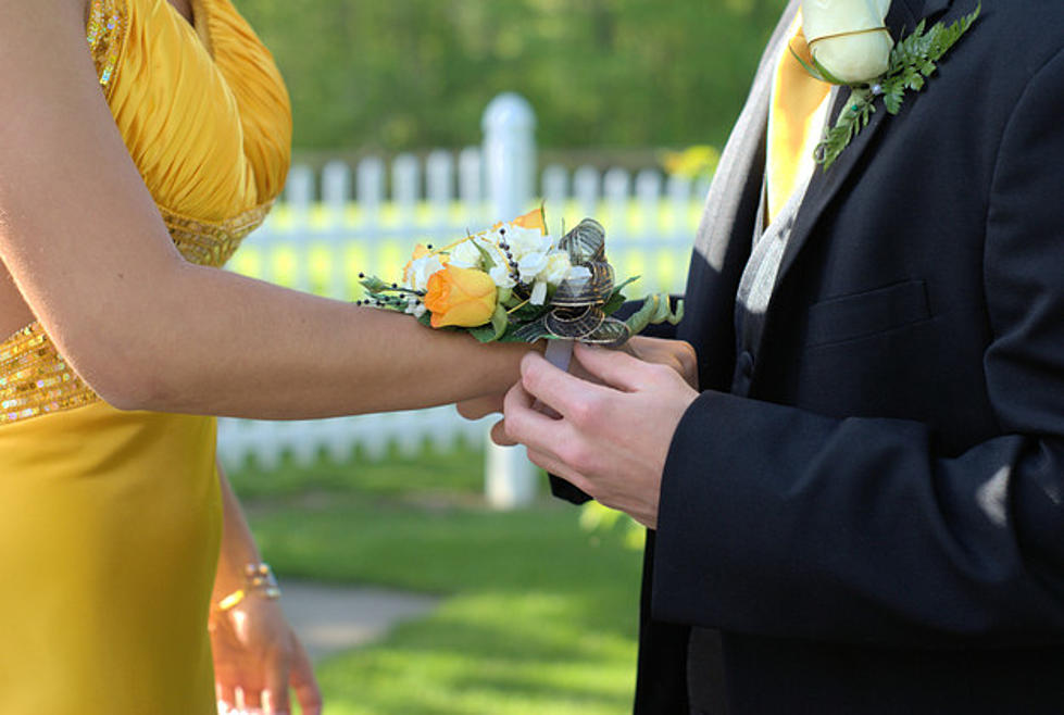 Girl Gets Kicked Out of Prom for Her Dress [VIDEO, POLL]