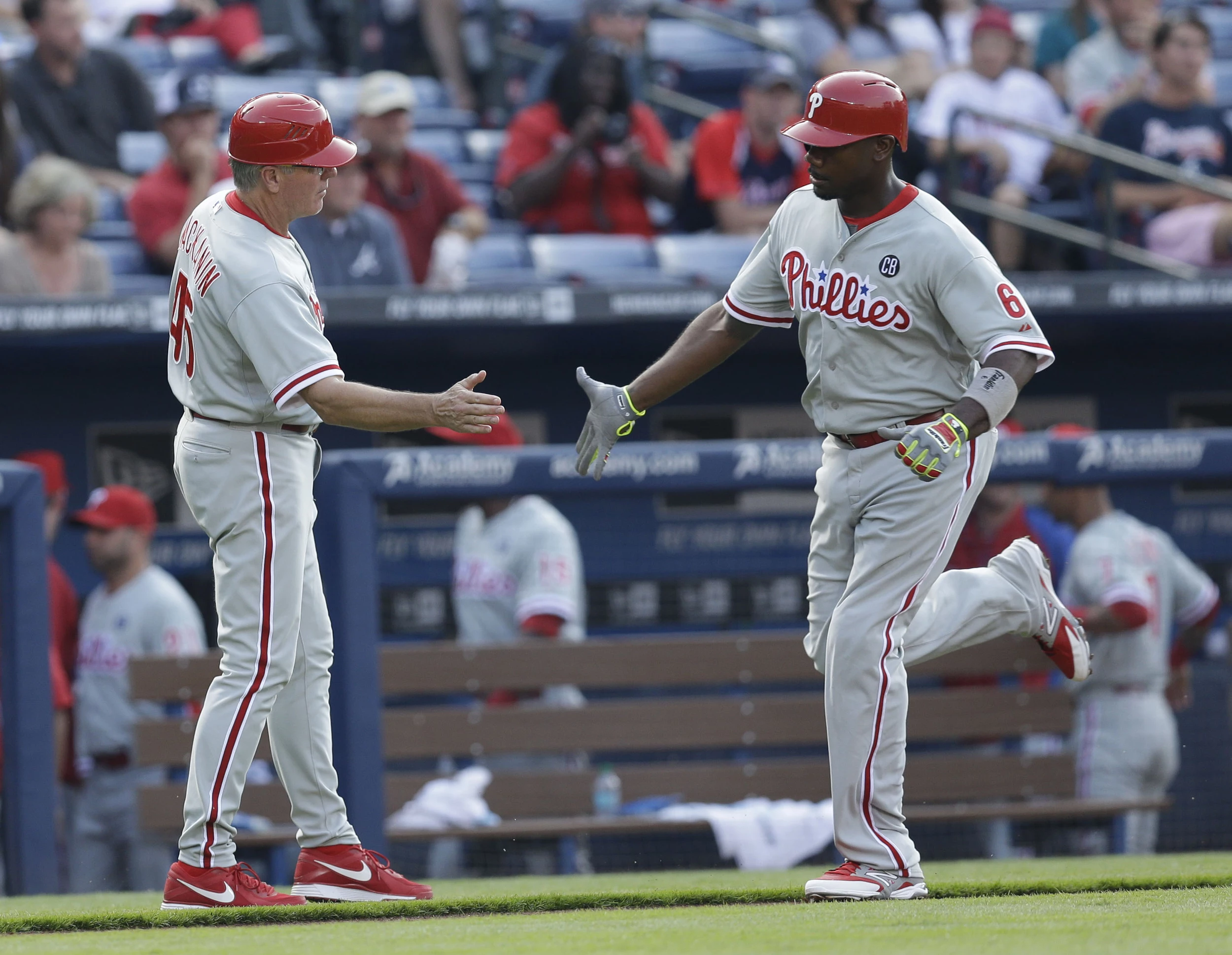Phillies score five runs in 13th inning to beat Braves