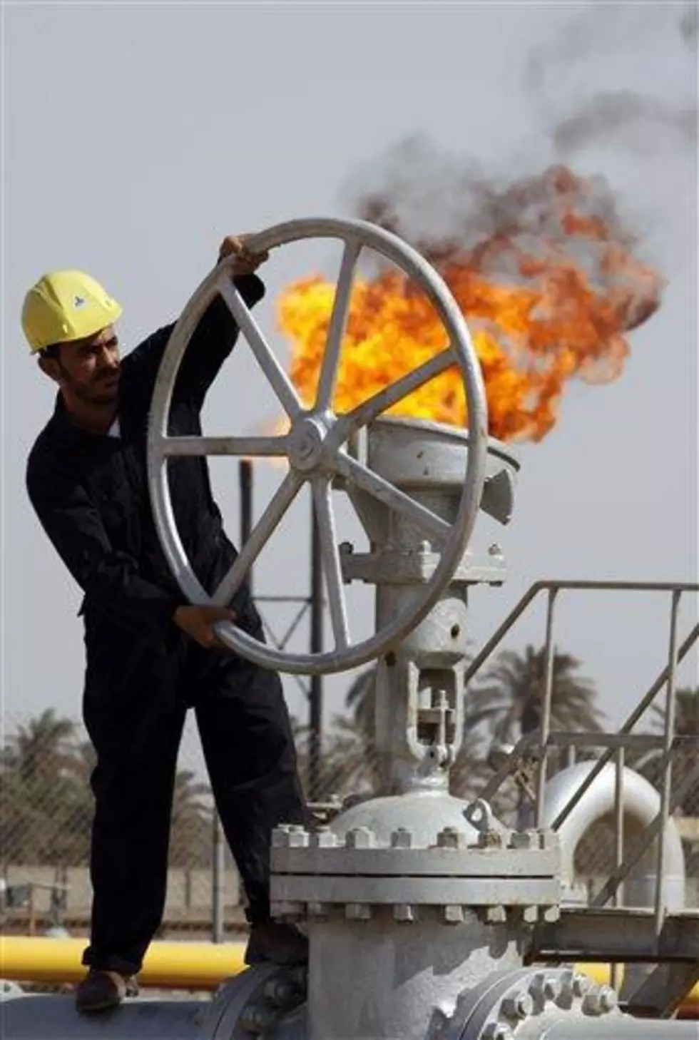 Iraq upheaval threatens oil development plans