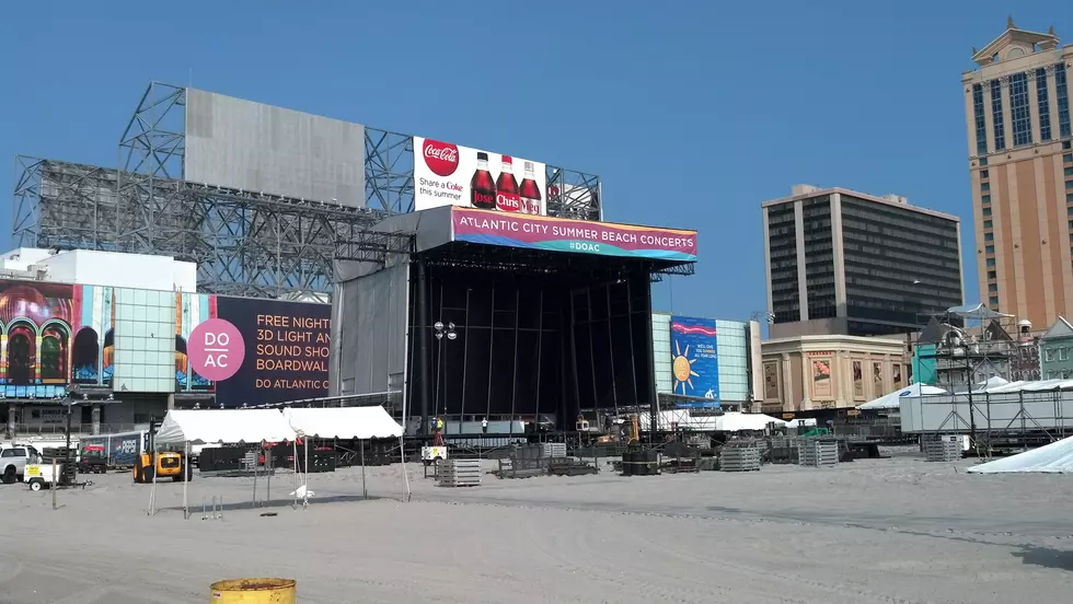 Atlantic City hosts free Blake Shelton concert