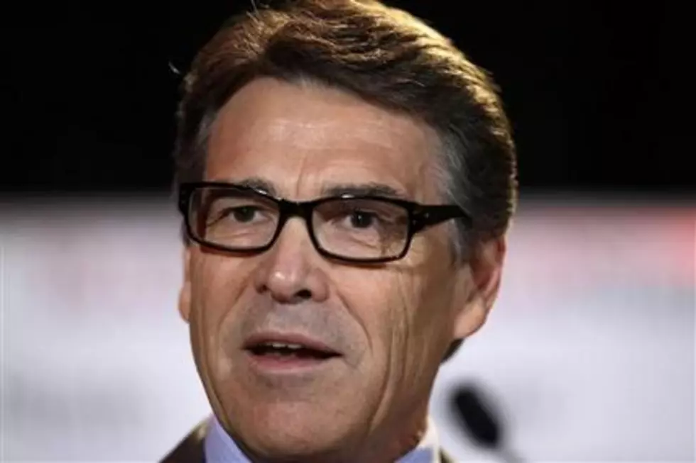 Defiant Texas Gov. Perry defends veto that led to indictment