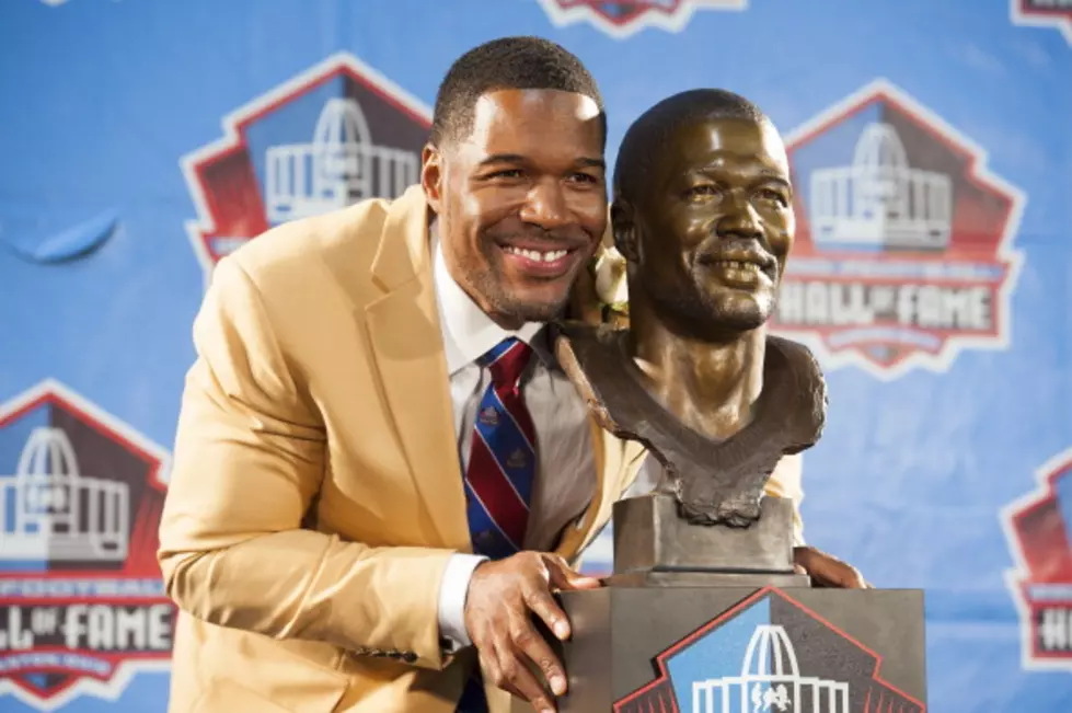 Reed packs emotion, Strahan laughs at Hall of Fame