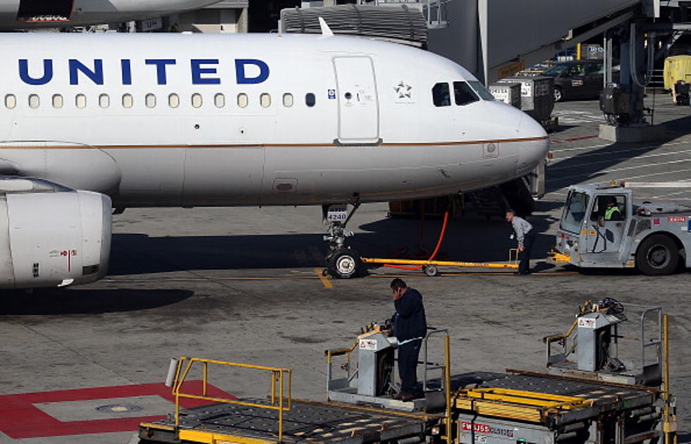 United lures top fliers with promise of a hot meal