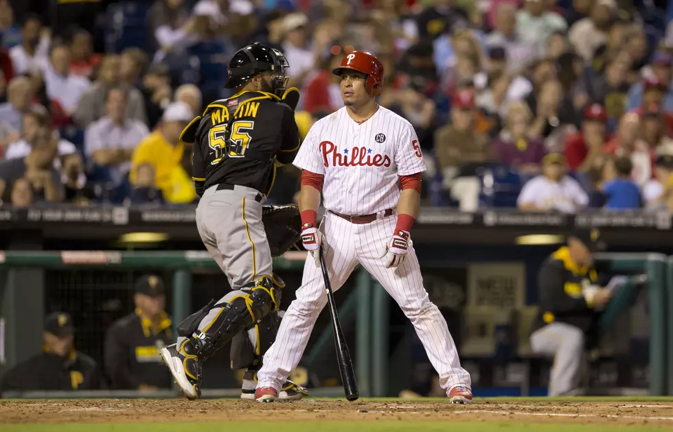 Pirates score runs late, defeat Phillies