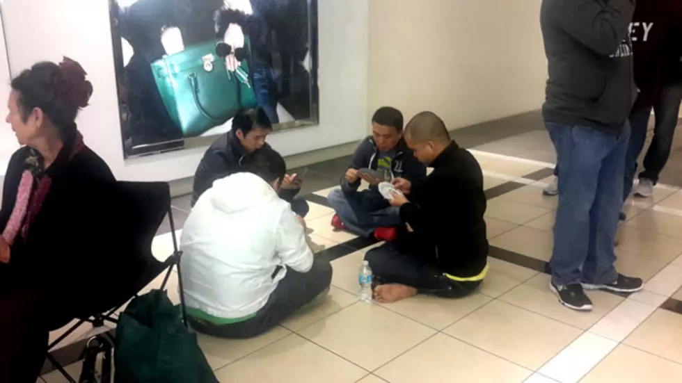 Eager customers line up in New Jersey for iPhone 6