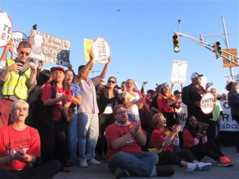 Union blocks traffic to protest casino givebacks