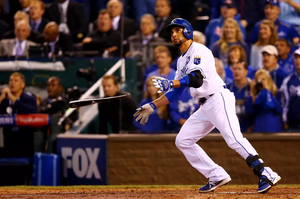 Royals even Series with five-run 6th