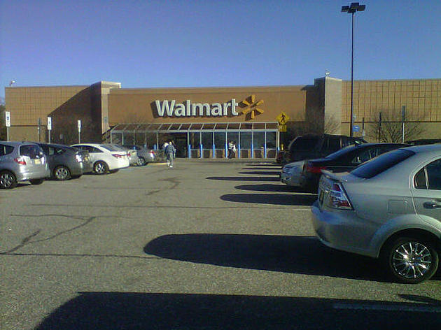 Wal-Mart brings back greeters at the store door