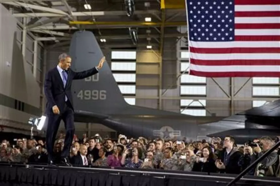 President Obama praises U.S. troops during visit to Joint Base