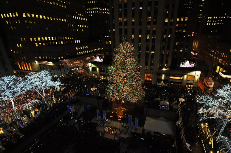 Thousands gather for NYC Christmas tree lighting