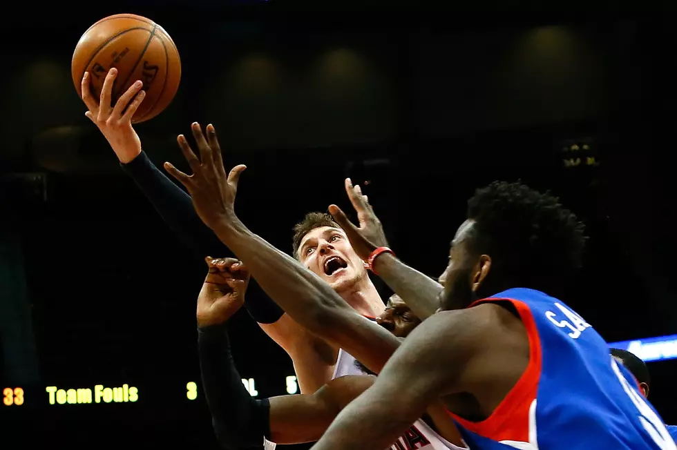 Hawks stay hot, topple Sixers