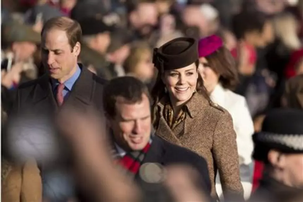 Queen Elizabeth II praises workers who fight Ebola