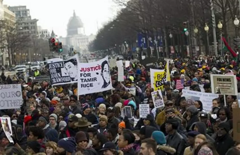 Thousands in US protest police slaying of black men