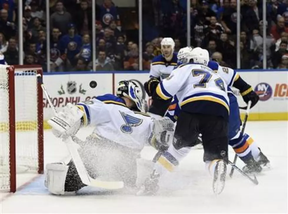 Martin Brodeur picks up win in relief for Blues