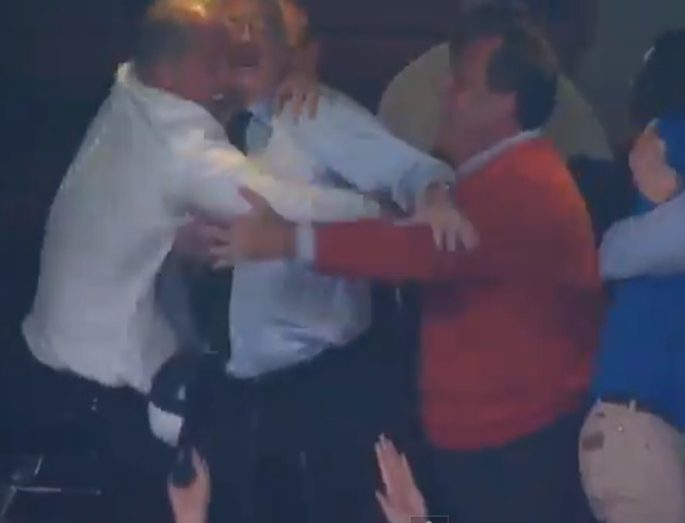 WATCH: Christie hugs Cowboy’s owner Jerry Jones