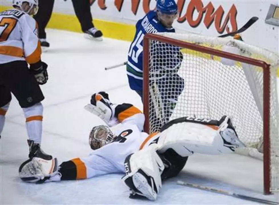 Flyers fall to Canucks on pair of quick third-period goals