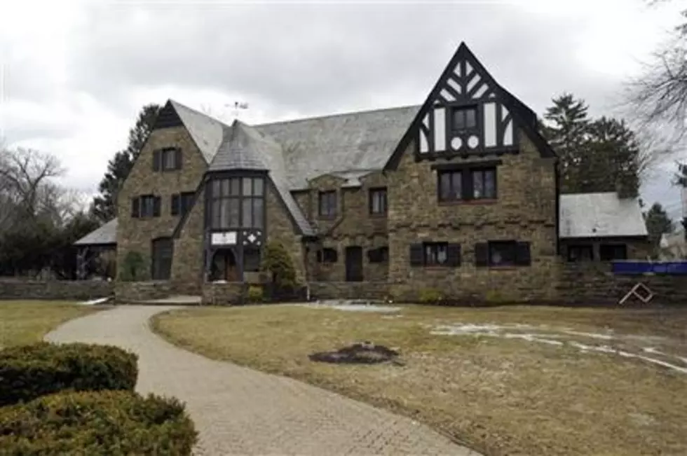 Penn State frat suspended over Facebook page with nude pics