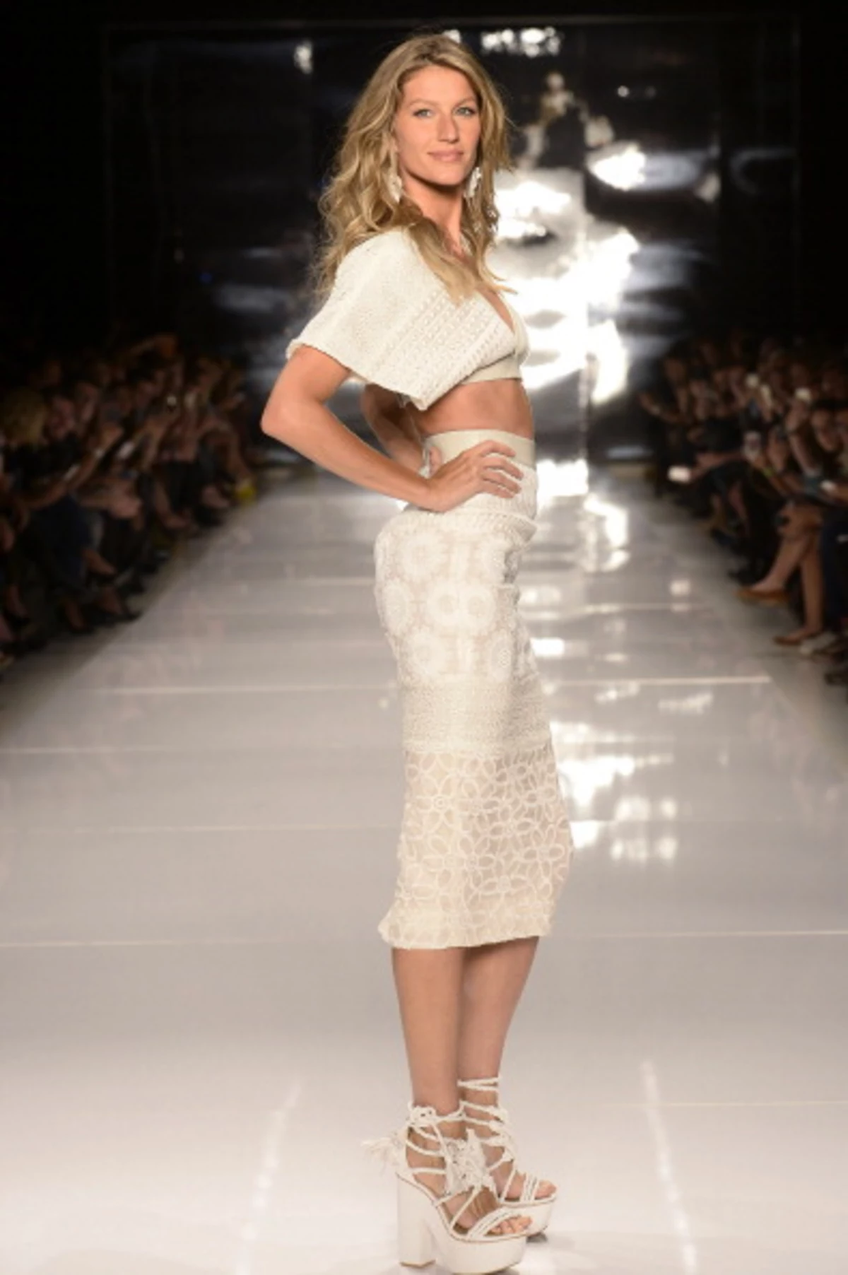 Gisele Bundchen Walks Her Last Runway Show During Brazil Fashion Week