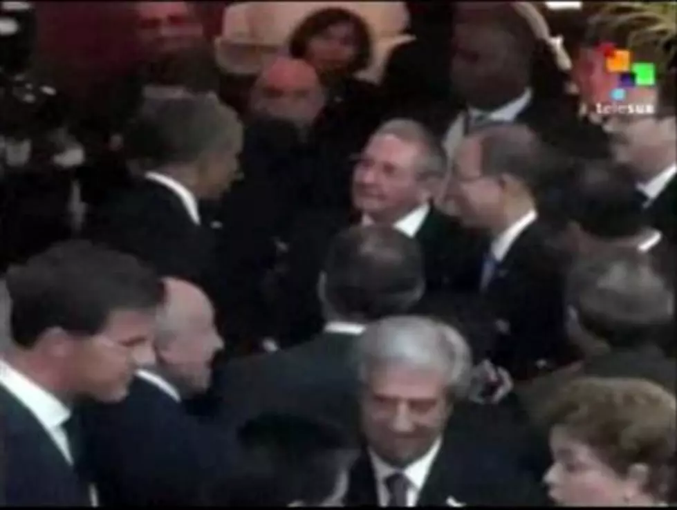 Handshake sets stage for historic Obama-Castro meeting
