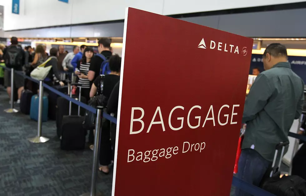 Airline checked bag, reservation change fees set 1Q record