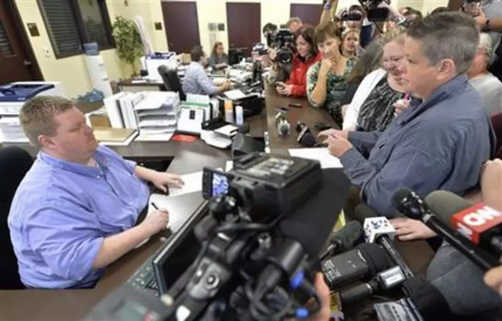Kentucky governor: New marriage licenses valid