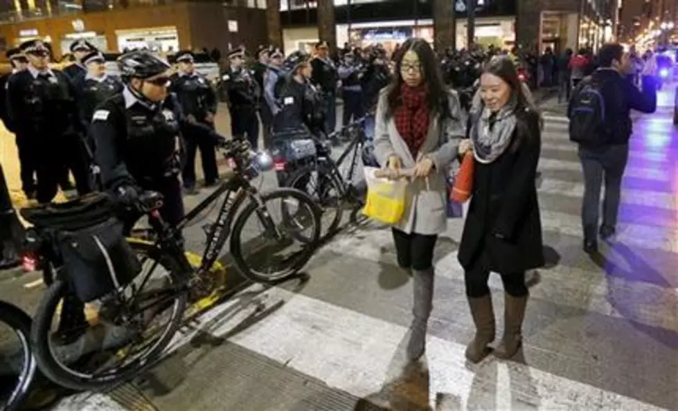 Chicago protesters threaten to shut down shopping area on Black Friday