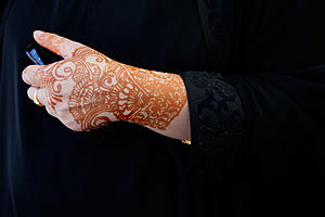 Muslim woman sues NJ hospital, says she wasn&#8217;t allowed to wear henna ink