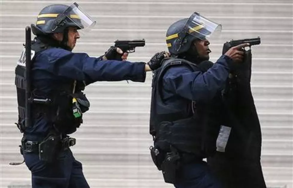 2 dead, 5 arrested in Paris raid at apartment of attack mastermind