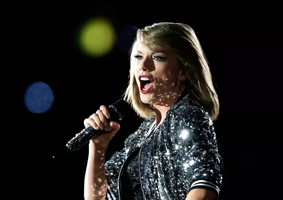 (WATCH) Taylor Swift surprises NJ couple by &#8216;crashing&#8217; their wedding